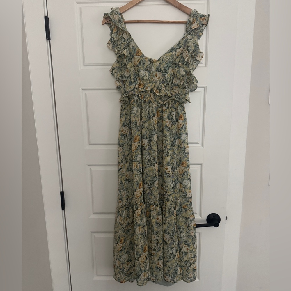 ASTR the Label floral back-tie ruffle maxi dress, like new! Size small!